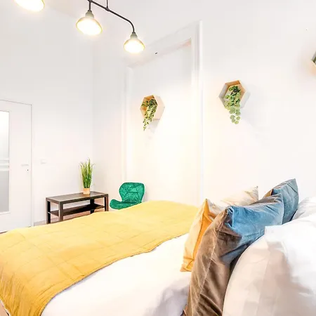 Central And Cozy - In Vivid Neighbourhood Apartman *
