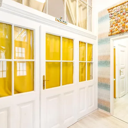 Apartman Central And Cozy - In Vivid Neighbourhood