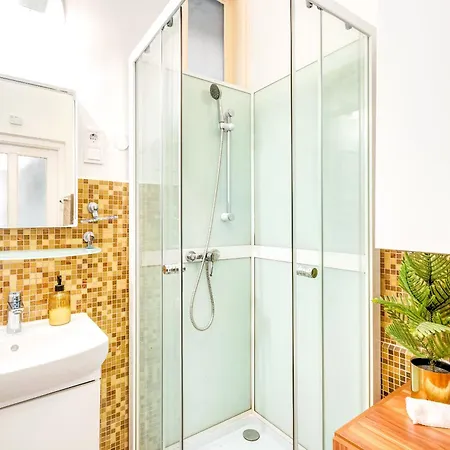 Apartman Central And Cozy - In Vivid Neighbourhood