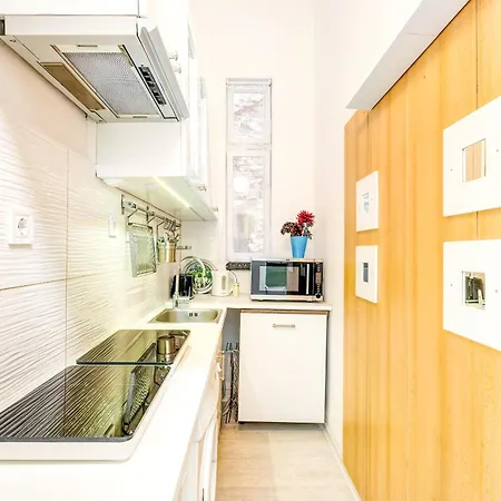 Central And Cozy - In Vivid Neighbourhood Apartman Budapest
