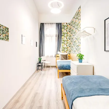 Central And Cozy - In Vivid Neighbourhood