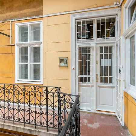 Central And Cozy - In Vivid Neighbourhood * Budapest
